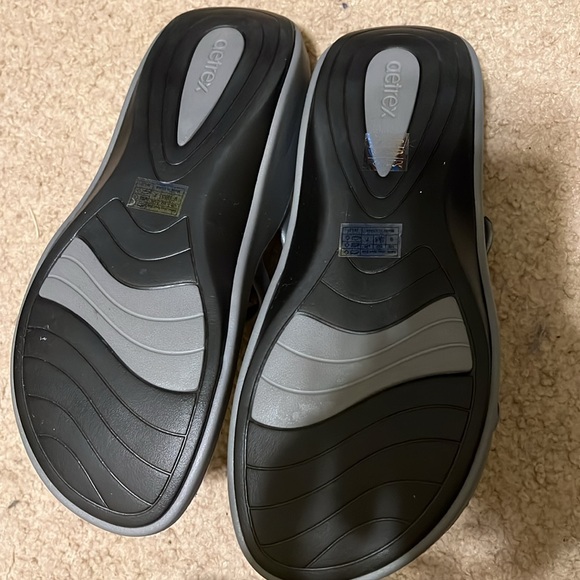 Gray Aetrex Double Band Sandals - Picture 3 of 4